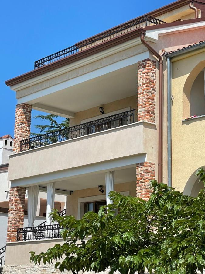 Apartments Sanja Pinezići Eksteriør bilde